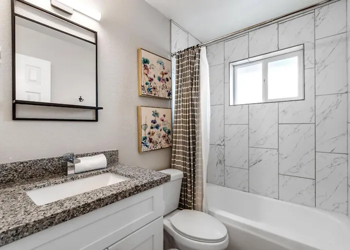 Fashion Square Apartment