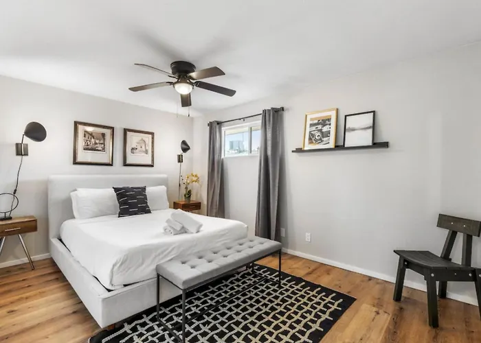 Apartment Fashion Square *