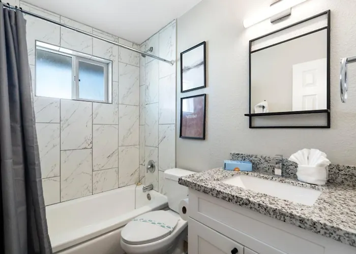 Fashion Square Apartment