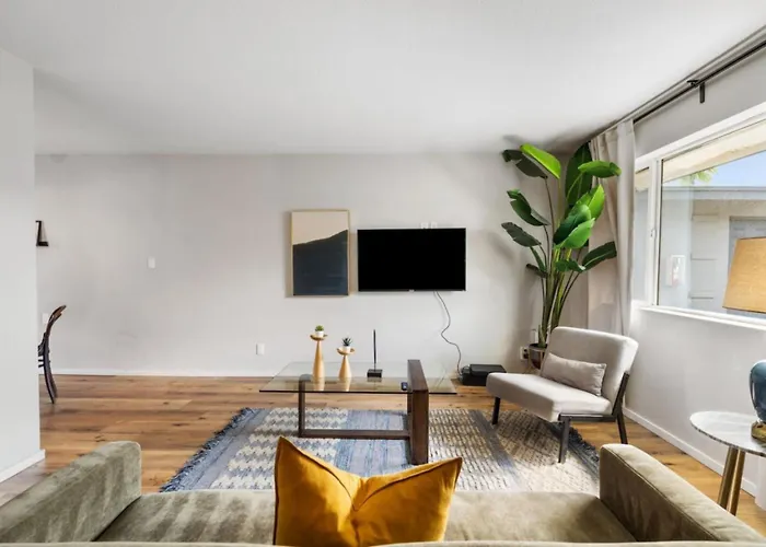 Apartment Fashion Square