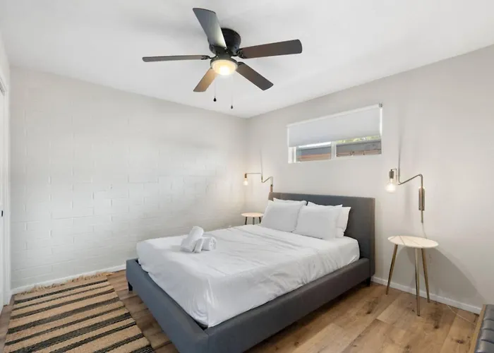 Apartment Fashion Square *