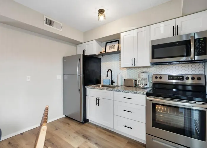 Apartment Fashion Square *
